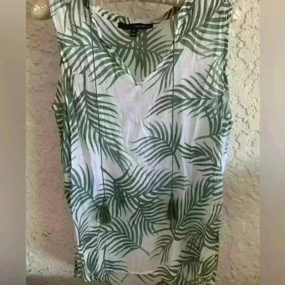Harve Benard Women's M Palm Tree VNeck Tassle Sleeveless Shirt
Top Blouse NWOT‎